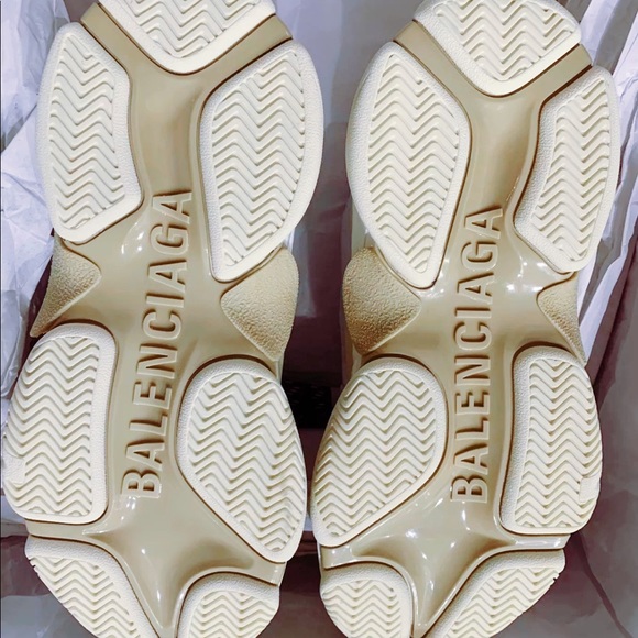 BNWT 100% Authentic Balenciaga Triple S Sneakers - Picture 4 of 4
